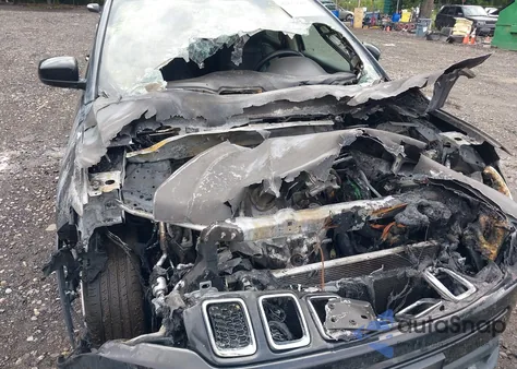 2018 Jeep Compass Latitude 4X4 from USA, damaged, VIN 3C4NJDBB9JT245408